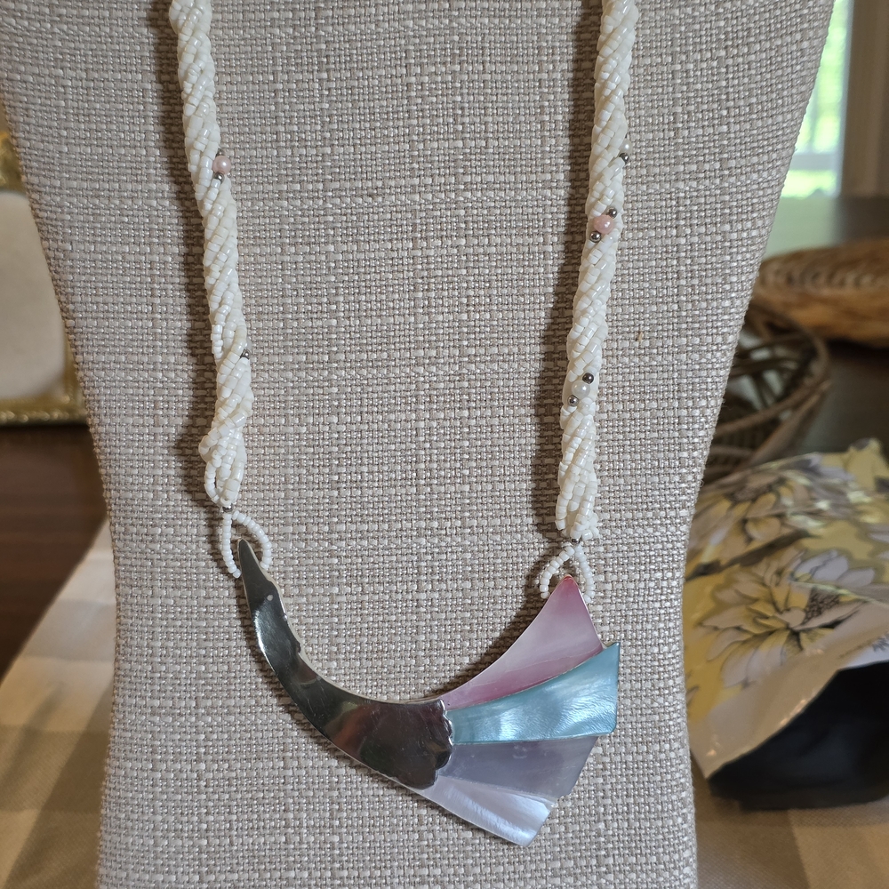Vintage Lee Sands Shell Pendant Necklace